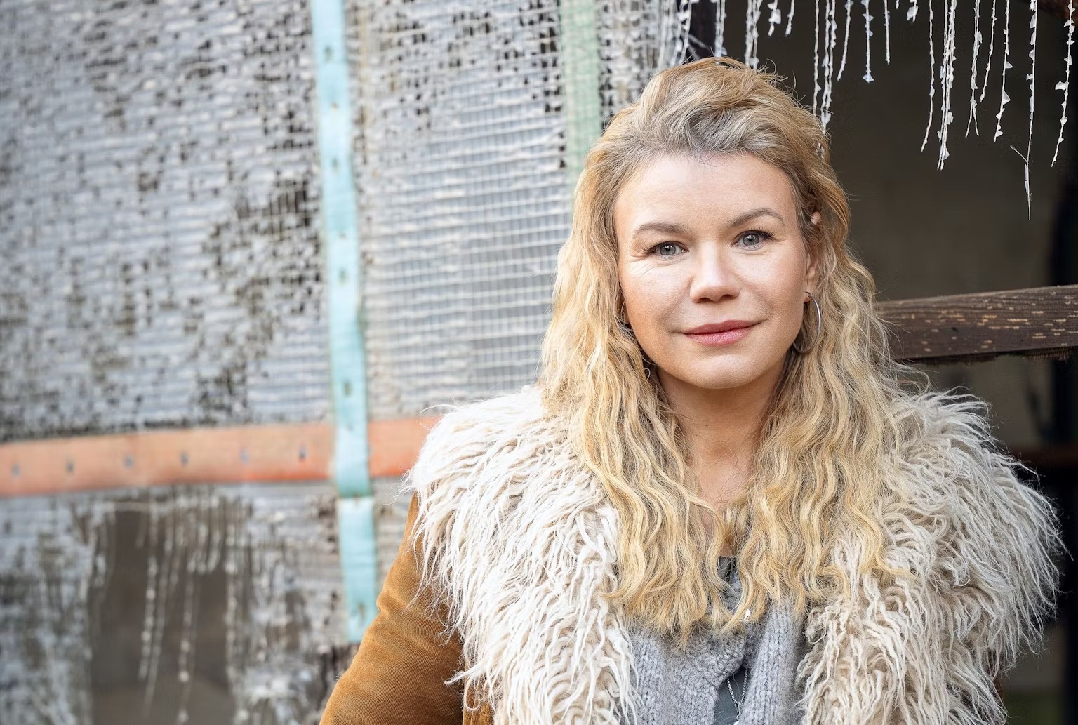 Wyścig z demencją – wywiad z autorką thrillera „Córeczka” o prawdzie, która znika wraz z pamięcią